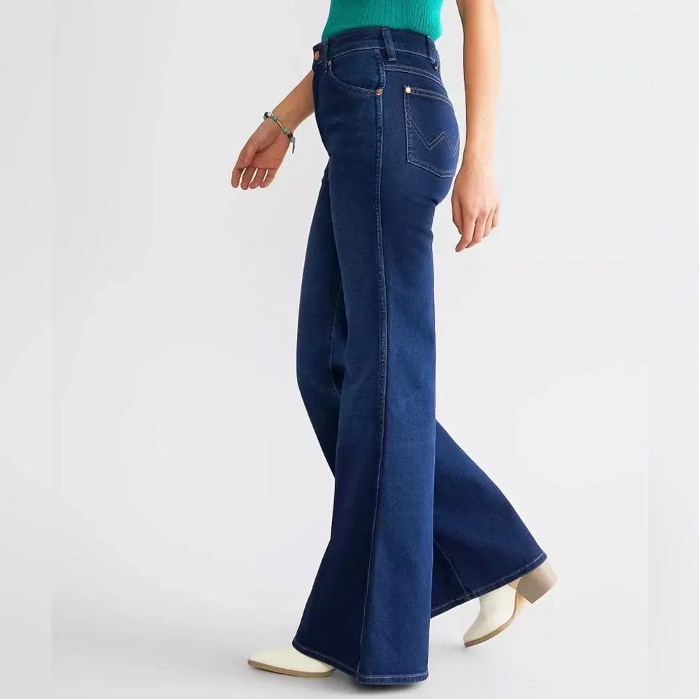 Wrangler Women's Blue Flare Jeans - Picture 3 of 6